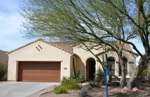 2495 E Sky Creek Dr, Green Valley, AZ 85614