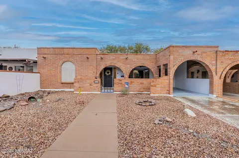 262 W Los Robles, Green Valley, AZ 85614