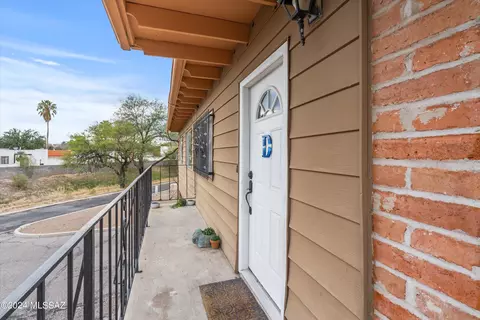 6626 E Calle La Paz #D, Tucson, AZ 85715