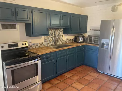 2 W Greenock Dr #2D, Tucson, AZ 85737