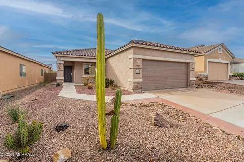 1327 W Calle Luis Maria, Sahuarita, AZ 85629