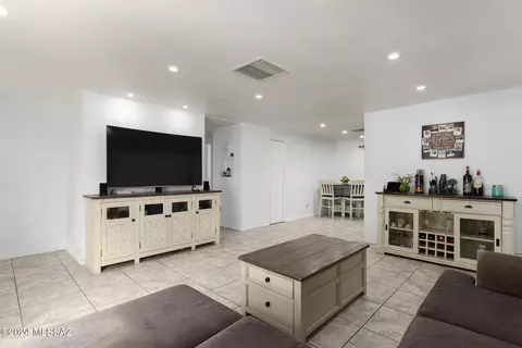 2550 W Vereda Verde, Tucson, AZ 85746