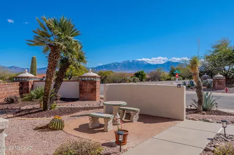 706 W Union Bell Dr, Green Valley, AZ 85614