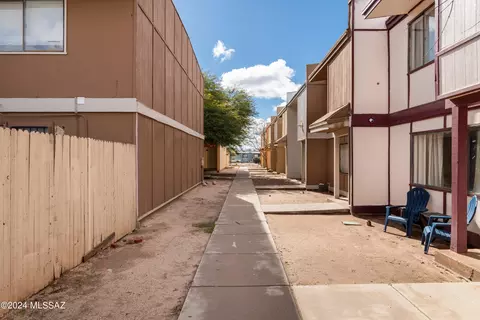 5856 S Del Moral Blvd, Tucson, AZ 85706