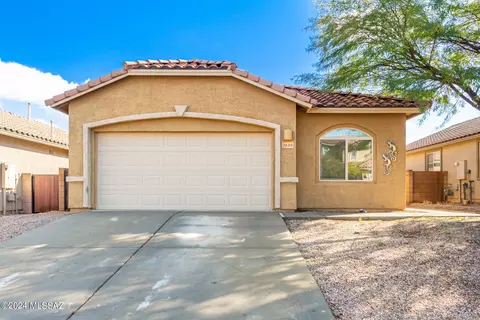 7439 S Salt Water Dr, Tucson, AZ 85757