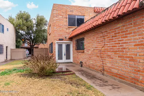 6617 Calle La Paz, Tucson, AZ 85715