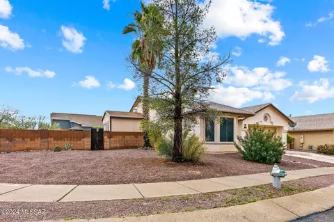 9012 N Eaglestone Loop, Tucson, AZ 85742 photo 2