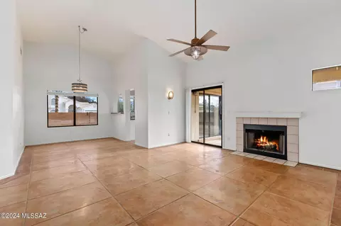 9012 N Eaglestone Loop, Tucson, AZ 85742 photo 5