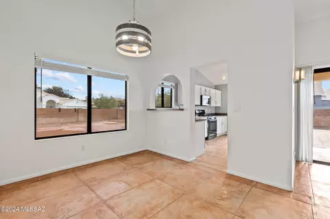 9012 N Eaglestone Loop, Tucson, AZ 85742 photo 11