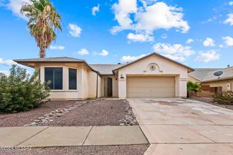 9012 N Eaglestone Loop, Tucson, AZ 85742