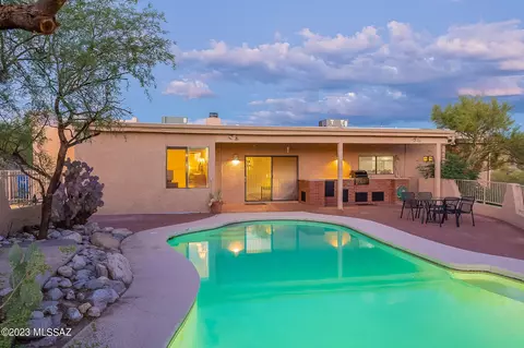 6005 E Center Village Dr, Tucson, AZ 85750