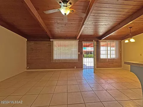 910 N Alvernon Way #B, Tucson, AZ 85711