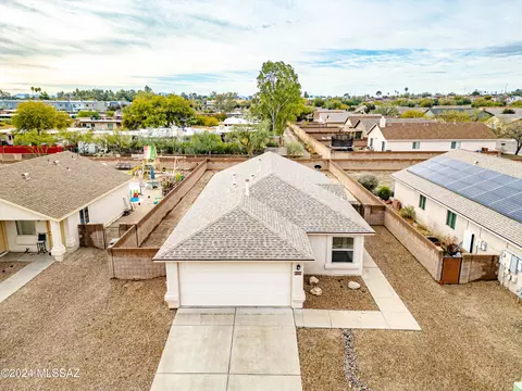 8120 E Snakeroot Dr, Tucson, AZ 85710