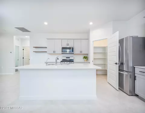 12807 E Joffroy Dr, Vail, AZ 85641 photo 2