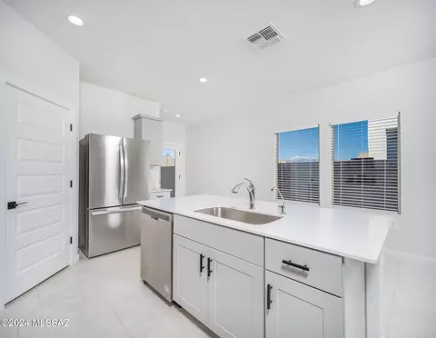 12807 E Joffroy Dr, Vail, AZ 85641 photo 5