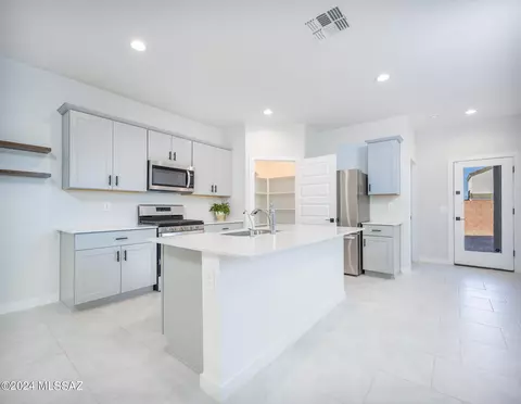 12807 E Joffroy Dr, Vail, AZ 85641 photo 3