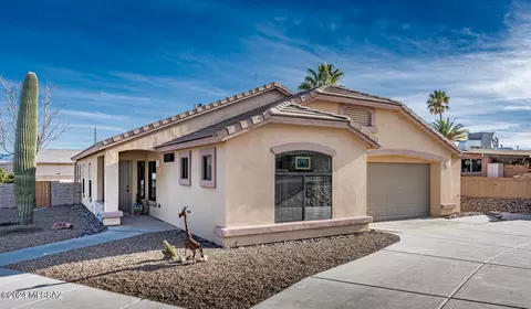 301 W Via Bacanora, Green Valley, AZ 85614