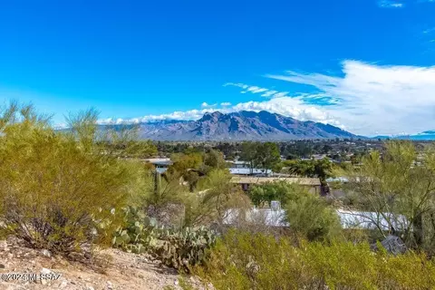 7900 N Hopdown Ave, Tucson, AZ 85741