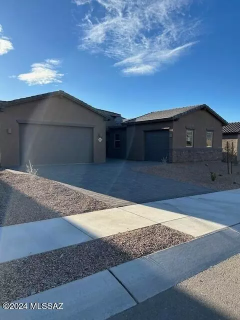8040 S Desert Indigo Dr, Tucson, AZ 85747