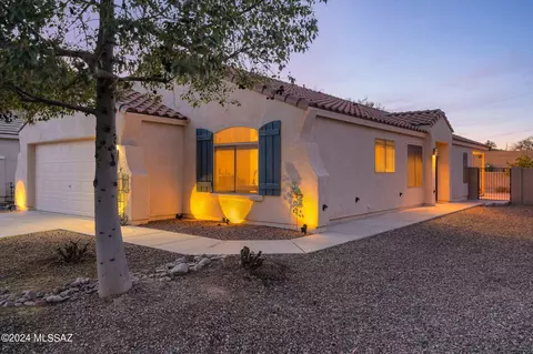 8252 W Opal Moon Ct, Tucson, AZ 85743