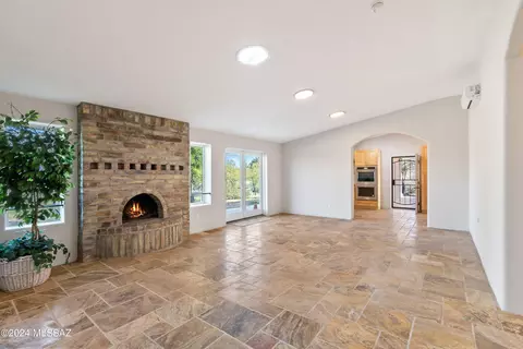 4004 W Ironwood Hill Dr, Tucson, AZ 85745