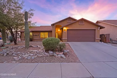 1901 N Takahe Way, Tucson, AZ 85745