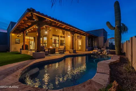 821 E Josephine Canyon Dr, Green Valley, AZ 85614