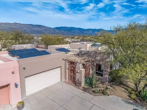 8135 S Galileo Ln, Tucson, AZ 85747