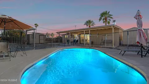 8125 E Victoria Dr, Tucson, AZ 85730