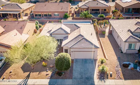 931 W Bosch Dr, Green Valley, AZ 85614