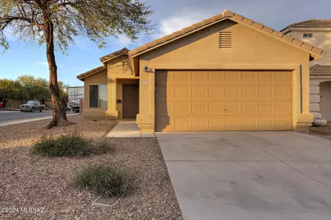 556 W Dawn Blossom Dr, Green Valley, AZ 85614