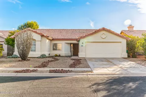 9040 N Shadow Rock Dr, Tucson, AZ 85743