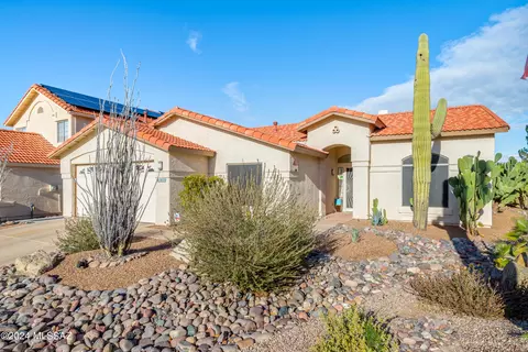 8850 N Willeta Dr, Tucson, AZ 85743