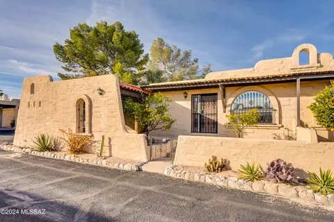 5202 N Pueblo Villas Dr N, Tucson, AZ 85704