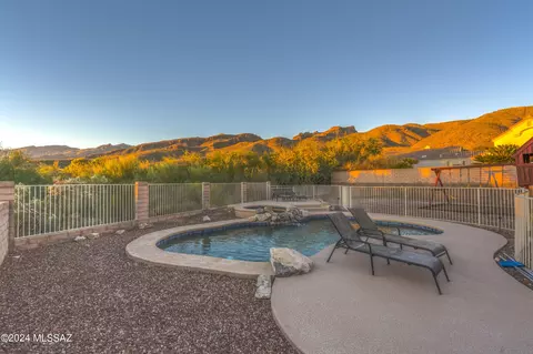 5249 N Spring View Dr, Tucson, AZ 85749