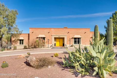 8031 N Tuscany Dr, Tucson, AZ 85742
