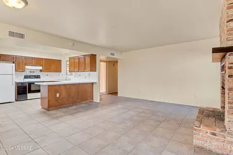295 E Hadley St, Tucson, AZ 85705 photo 9