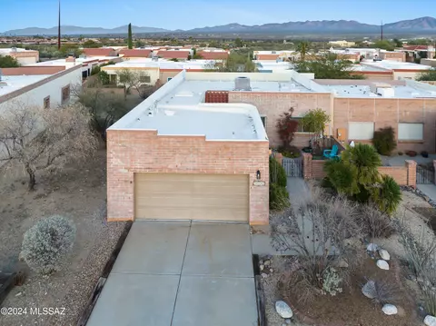 1532 W Calle Del Ducado, Green Valley, AZ 85622