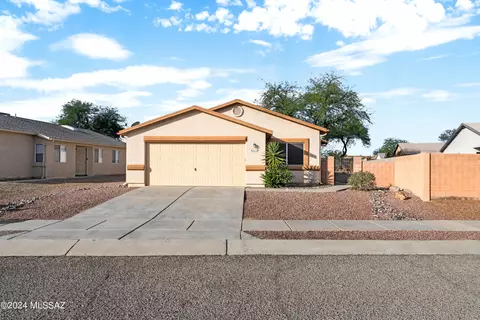 6117 N April Dr, Tucson, AZ 85741