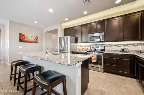 Kitchen - 5172 E Arguedas Way, Tucson, AZ 85756 photo 4 of 5