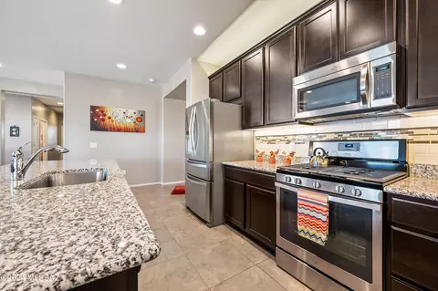 Kitchen - 5172 E Arguedas Way, Tucson, AZ 85756 photo 3 of 5