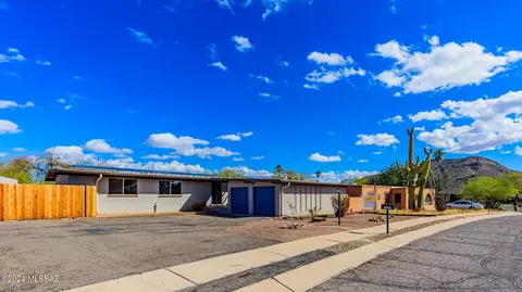 2550 W Calle Paraiso, Tucson, AZ 85745