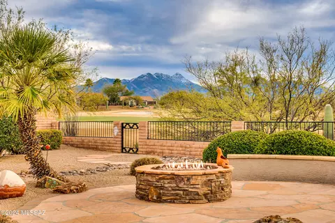 2306 E Spurwind Ln, Green Valley, AZ 85614