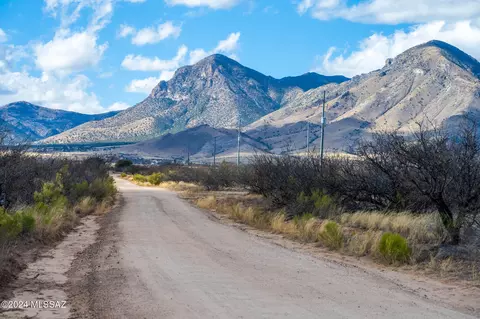 40 E Acres E Clinton Ln, Hereford, AZ 85615