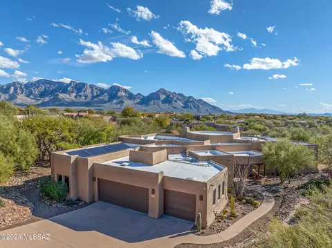 703 W Soaring Hawk Pl, Oro Valley, AZ 85755