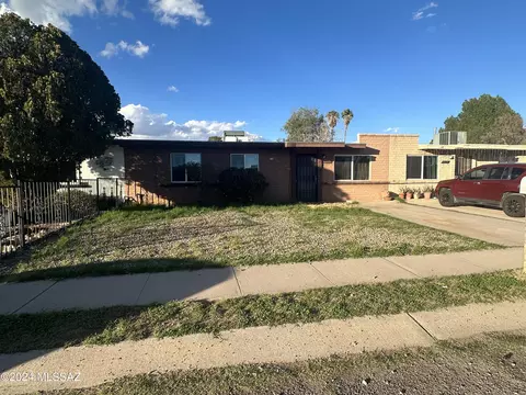 6573 E Hawk Dr, Tucson, AZ 85730