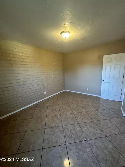6573 E Hawk Dr, Tucson, AZ 85730 photo 6