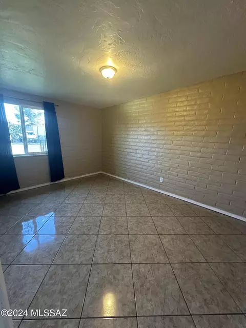 6573 E Hawk Dr, Tucson, AZ 85730 photo 5