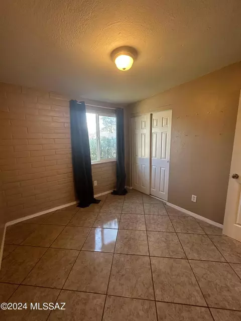6573 E Hawk Dr, Tucson, AZ 85730 photo 4