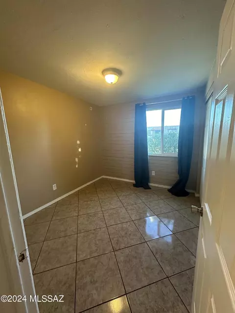 6573 E Hawk Dr, Tucson, AZ 85730 photo 3